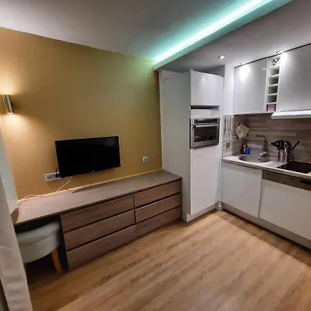 1 A 4p Exclusif Classe ** Balcon & Vue Apartment *